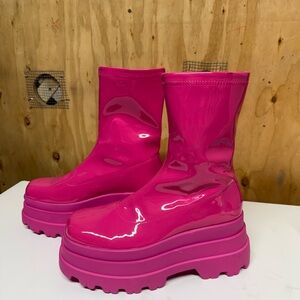 Platform Cape Robin Beluga fuchsia rain boots